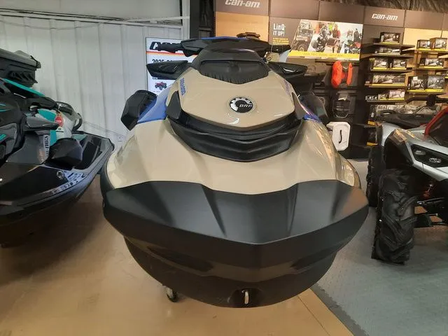 Slide: The Image of Sea-Doo Wake 170 2025 - 8