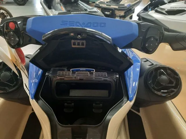 Slide: The Image of Sea-Doo Wake 170 2025 - 9