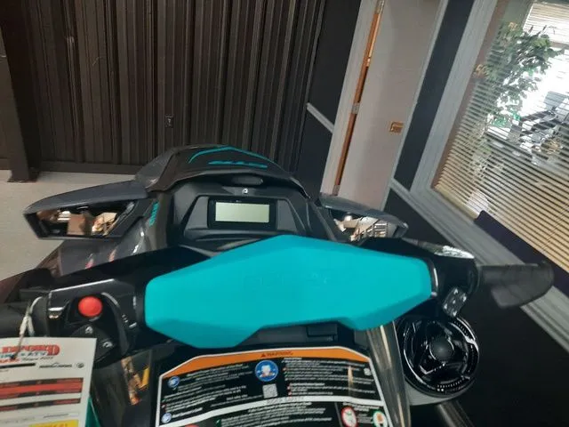 Slide: The Image of Sea-Doo GTR 230 2025 - 5