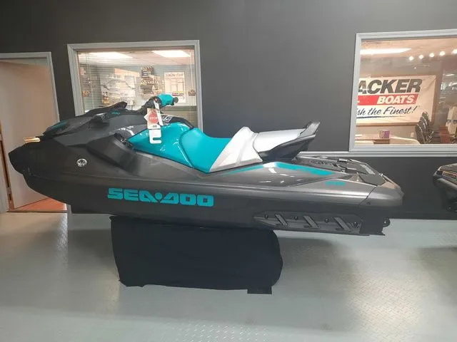 Slide: The Image of Sea-Doo GTR 230 2025 - 7