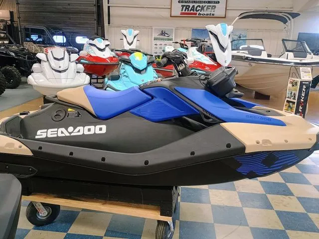 Slide: The Image of Sea-Doo Spark Trixx for 1 2025 - 8