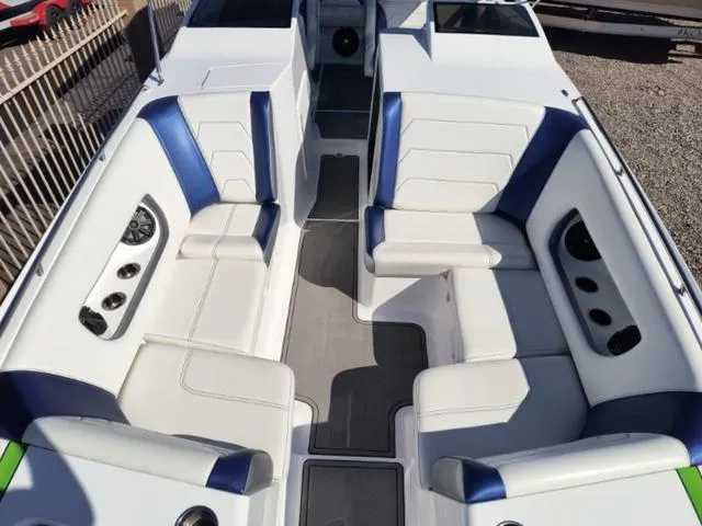 Slide: The Image of Advantage X-Flight 27 (600 HP!) 2022 - 18