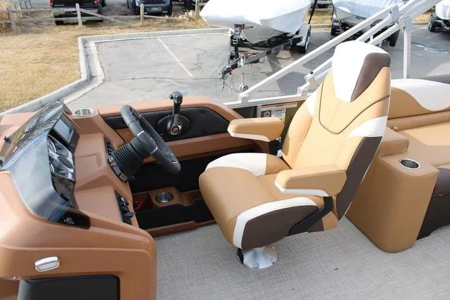 Slide: The Image of Avalon 2385LSV Quad Lounger Shift 2025 - 11