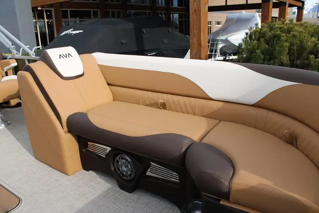 Slide: The Image of Avalon 2385LSV Quad Lounger Shift 2025 - 4