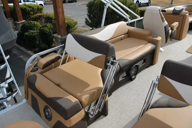 Slide: The Image of Avalon 2385LSV Quad Lounger Shift 2025 - 8
