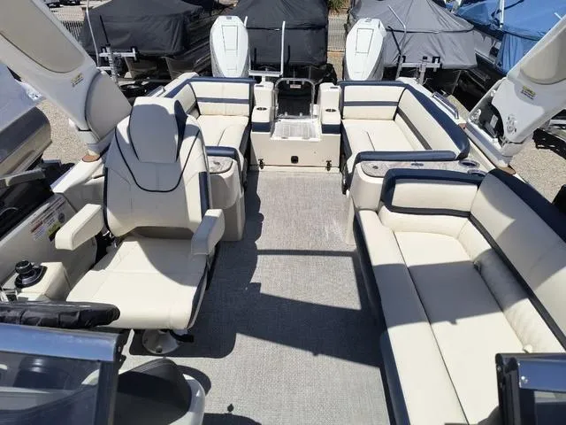 Slide: The Image of Avalon Excalibur LTD SS Quad Lounge Windshield 25 FT 2025 - 13