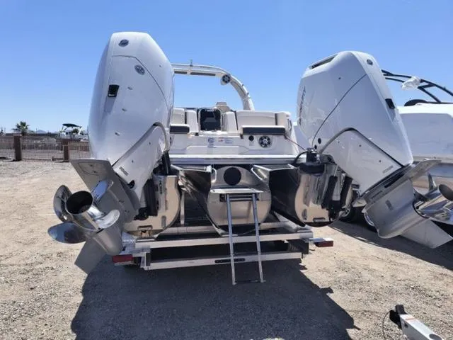 Slide: The Image of Avalon Excalibur LTD SS Quad Lounge Windshield 25 FT 2025 - 6