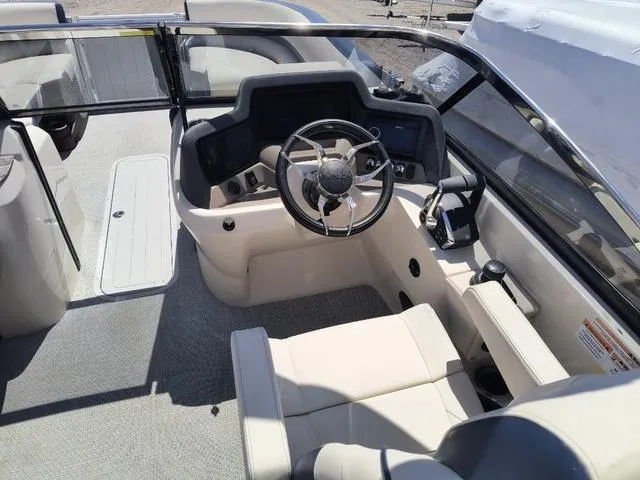 Slide: The Image of Avalon Excalibur LTD SS Quad Lounge Windshield 25 FT 2025 - 9