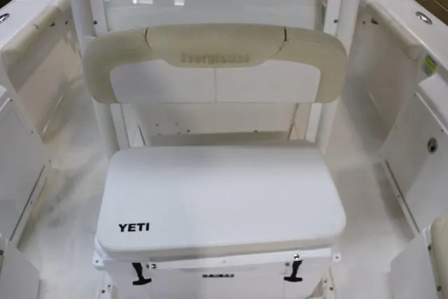 Slide: The Image of 2007 Everglades 223CC boat seat with Yeti cooler underneath. - 20
