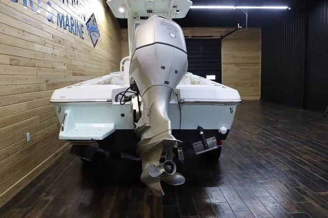 Slide: The Image of 2007 Everglades 223CC boat with outboard motor in a wooden-floored showroom. - 6