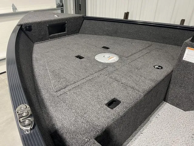 Slide: The Image of Lund 1650 Angler SS 2025 - 13