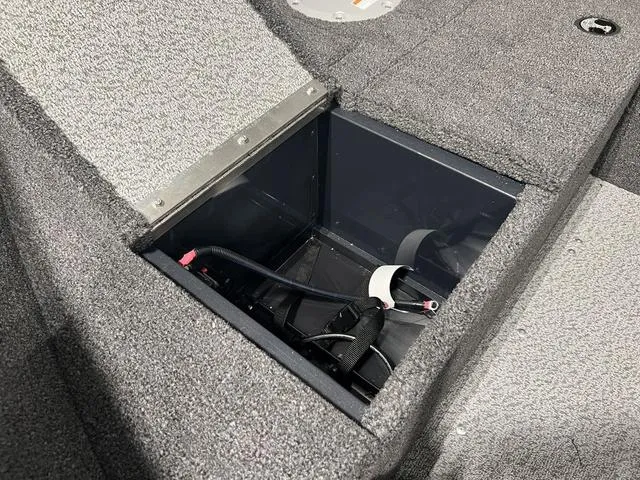 Slide: The Image of Lund 1650 Angler SS 2025 - 14