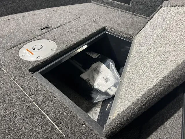 Slide: The Image of Lund 1650 Angler SS 2025 - 16