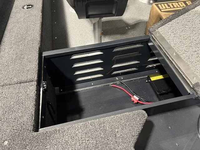 Slide: The Image of Lund 1650 Angler SS 2025 - 5