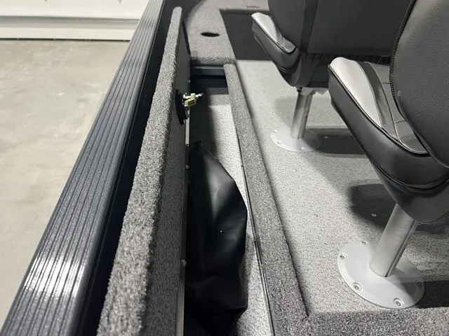 Slide: The Image of Lund 1650 Angler SS 2025 - 6