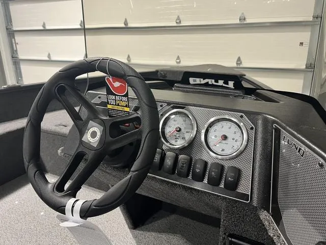 Slide: The Image of Lund 1650 Angler SS 2025 - 9