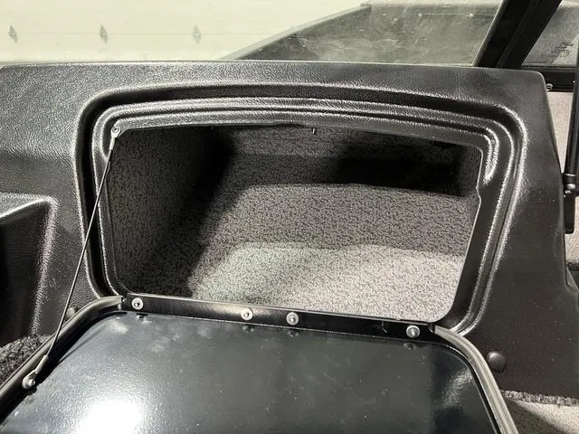 Slide: The Image of Lund 1650 Rebel XL Sport 2025 - 12