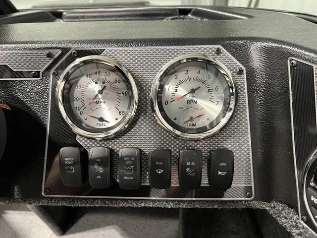 Slide: The Image of Lund 1650 Rebel XL Sport 2025 - 15