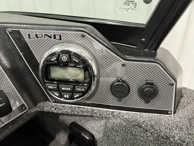 Slide: The Image of Lund 1650 Rebel XL Sport 2025 - 16