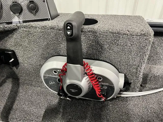 Slide: The Image of Lund 1650 Rebel XL Sport 2025 - 17