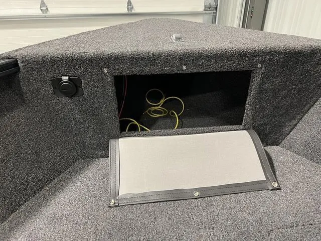 Slide: The Image of Lund 1650 Rebel XL Sport 2025 - 25