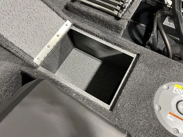 Slide: The Image of Lund 1650 Rebel XL Sport 2025 - 9