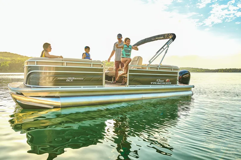 Slide: The Image of Sun Tracker Party Barge 22 DLX 2025 - 60