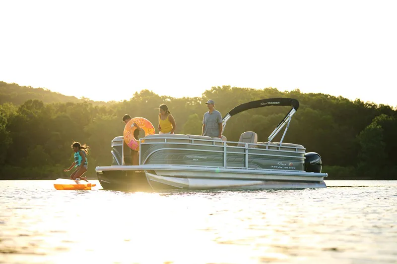 Slide: The Image of Sun Tracker Party Barge 22 DLX 2025 - 62