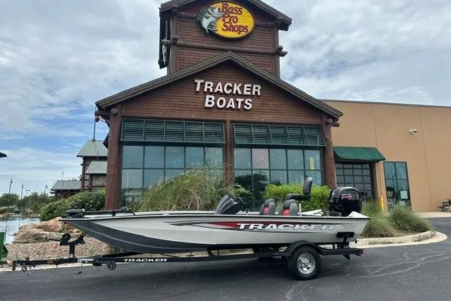 The Image of 2025 Tracker Pro Team 190 boat outside Bass Pro Shops Tracker Boats store. - 0