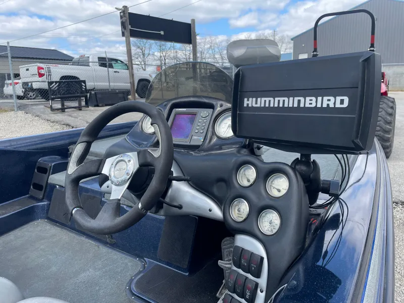 Slide: The Image of 2005 Stratos 200 ProXL boat dashboard with Humminbird fish finder and steering wheel. - 10