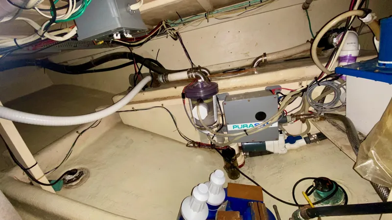 Slide: The Image of Kadey-Krogen Manatee 36 1989 - 67