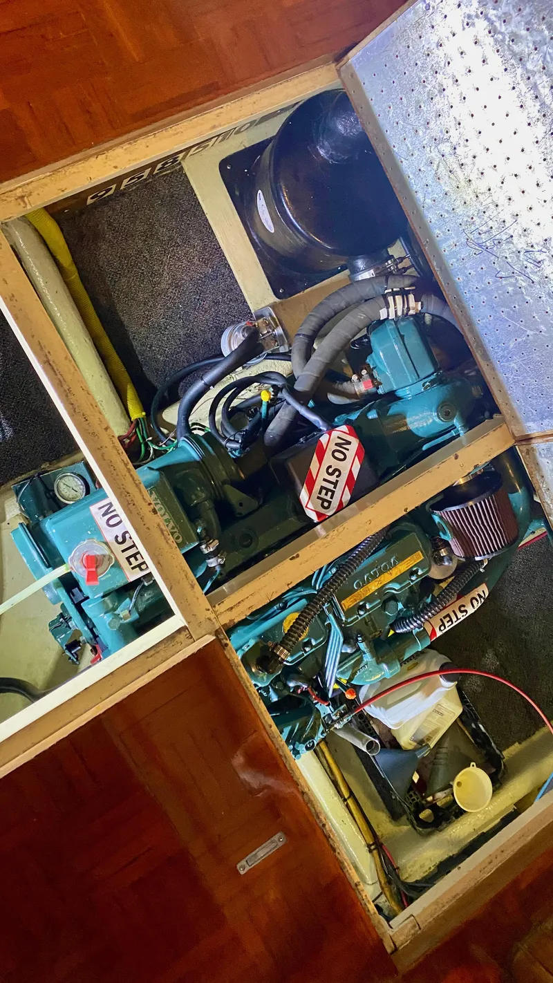 Slide: The Image of Kadey-Krogen Manatee 36 1989 - 70