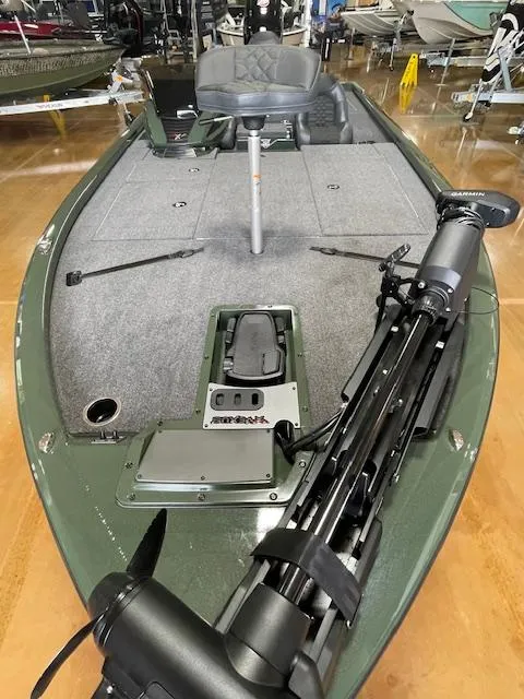 Slide: The Image of 2025 Vexus AVX 1980 boat interior with trolling motor and seating. - 7