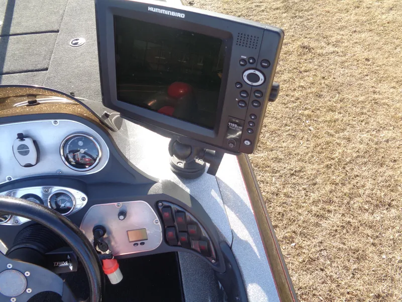 Slide: The Image of 2007 Ranger 188DVS boat dashboard with Humminbird fish finder and control panel. - 15