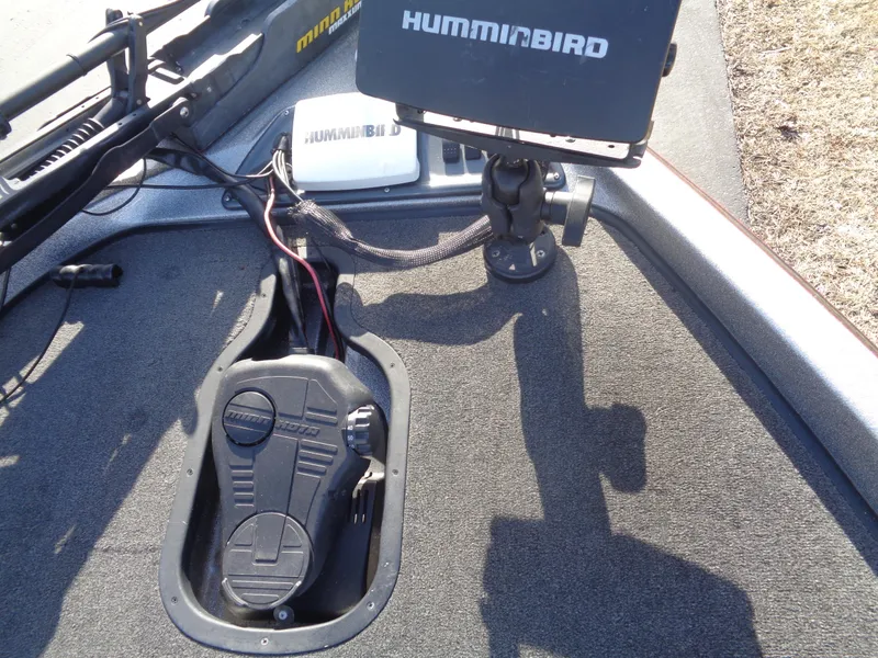 Slide: The Image of 2007 Ranger 188DVS boat deck with Humminbird fish finder and foot pedal controls. - 18