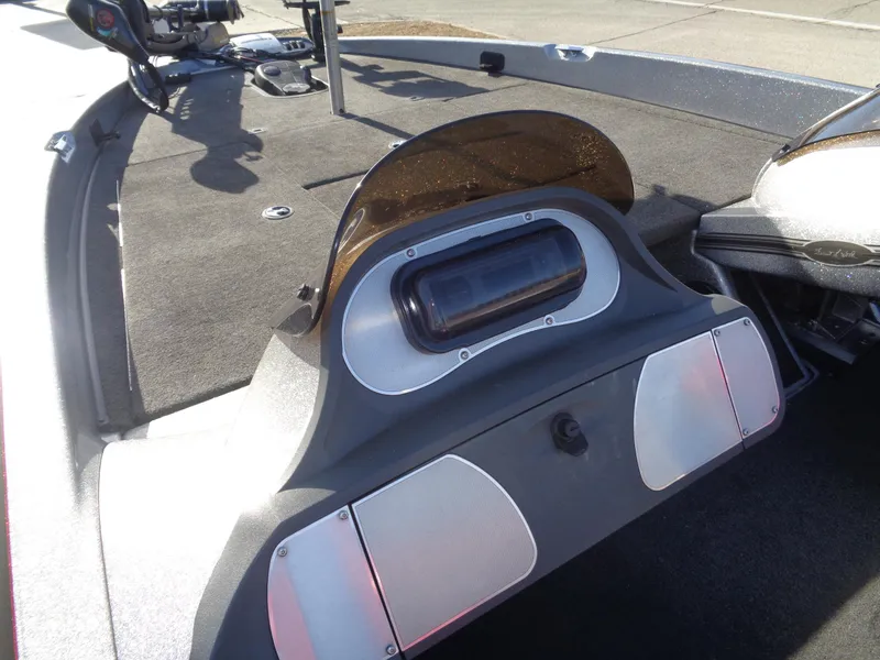 Slide: The Image of 2007 Ranger 188DVS boat dashboard with steering and control panel. - 5
