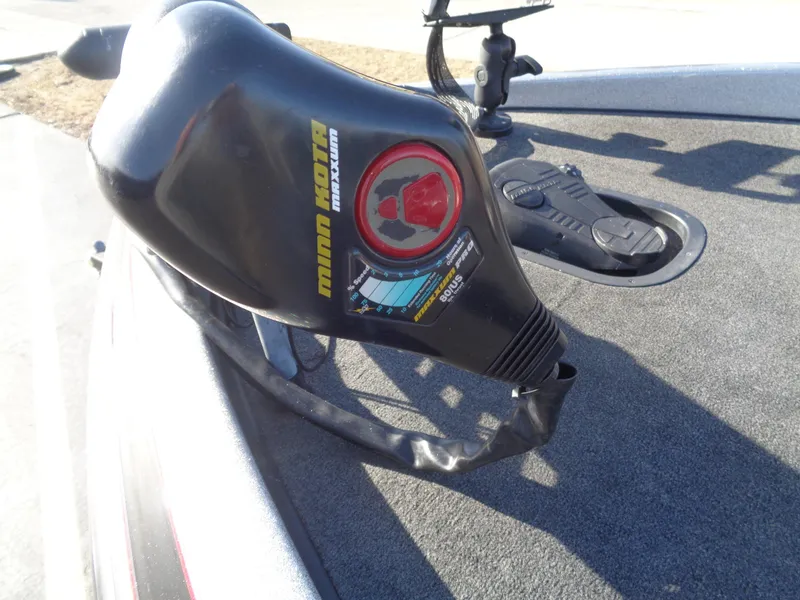 Slide: The Image of 2007 Ranger 188DVS boat with Minn Kota trolling motor on deck. - 9