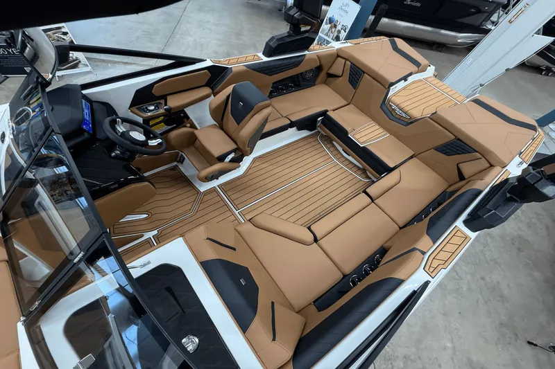 Slide: The Image of Nautique Super Air Nautique S21 2026 - 11