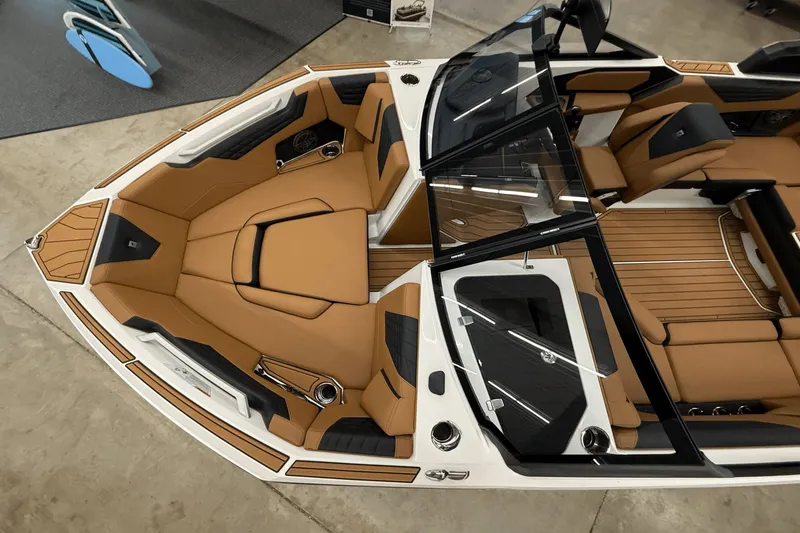 Slide: The Image of Nautique Super Air Nautique S21 2026 - 12
