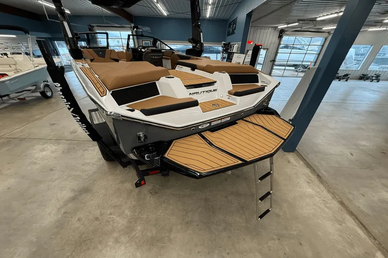 Slide: The Image of Nautique Super Air Nautique S21 2026 - 15