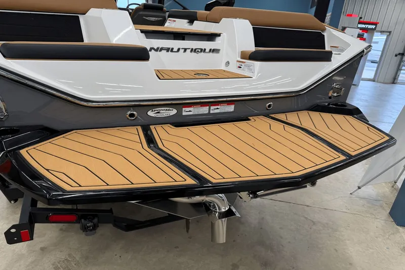 Slide: The Image of Nautique Super Air Nautique S21 2026 - 16