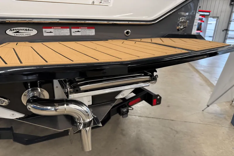 Slide: The Image of Nautique Super Air Nautique S21 2026 - 19