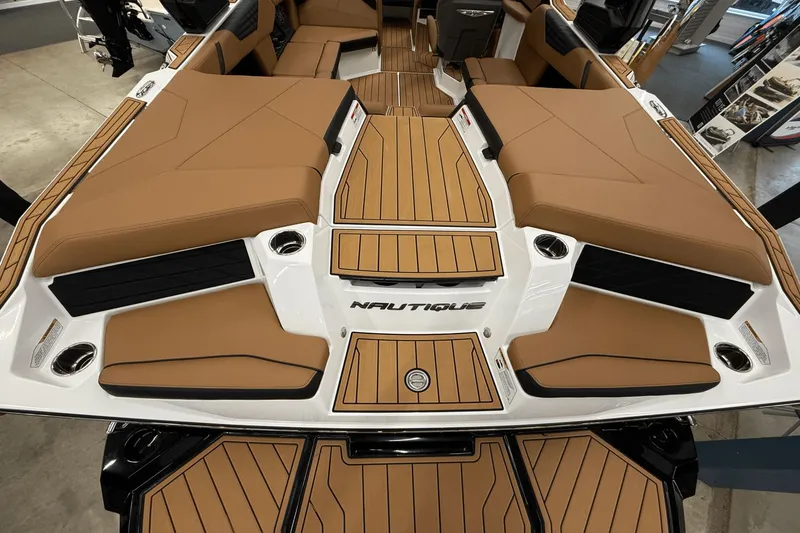 Slide: The Image of Nautique Super Air Nautique S21 2026 - 22