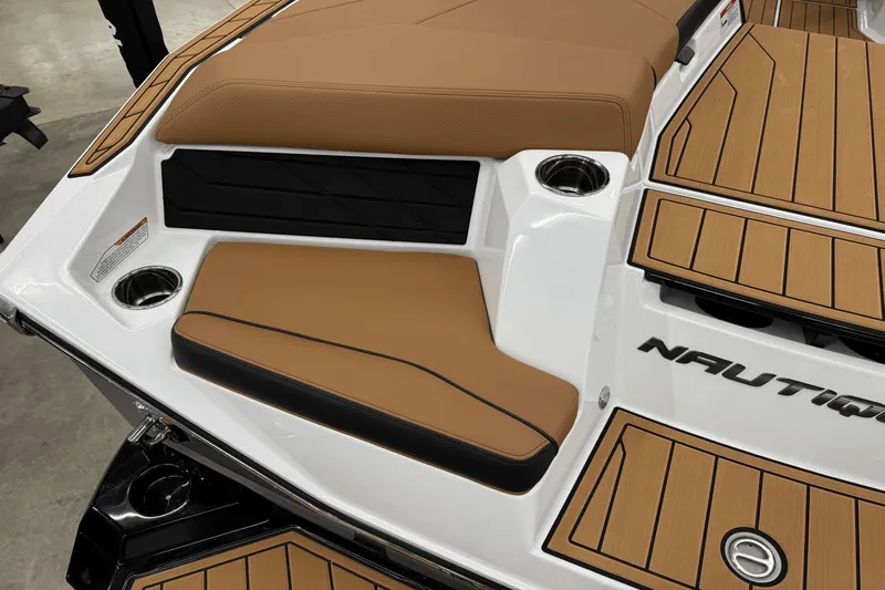Slide: The Image of Nautique Super Air Nautique S21 2026 - 23