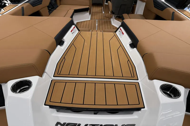 Slide: The Image of Nautique Super Air Nautique S21 2026 - 26
