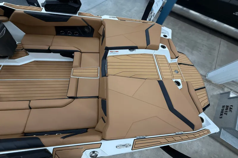 Slide: The Image of Nautique Super Air Nautique S21 2026 - 27