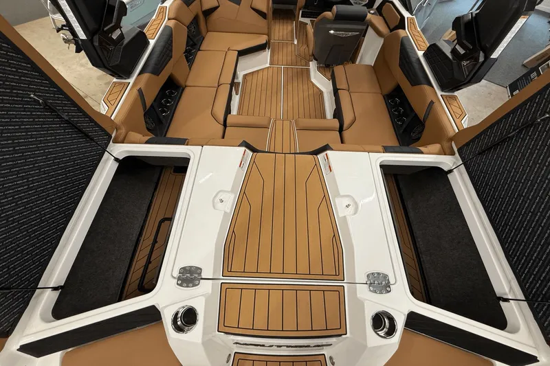 Slide: The Image of Nautique Super Air Nautique S21 2026 - 28
