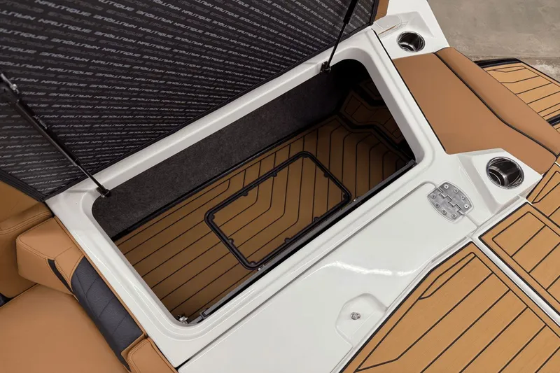 Slide: The Image of Nautique Super Air Nautique S21 2026 - 30