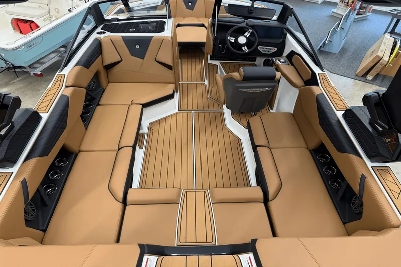 Slide: The Image of Nautique Super Air Nautique S21 2026 - 34