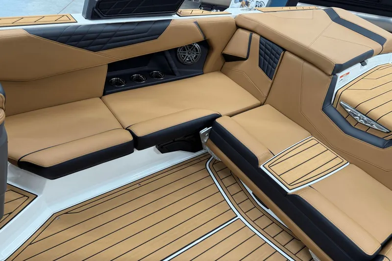 Slide: The Image of Nautique Super Air Nautique S21 2026 - 38